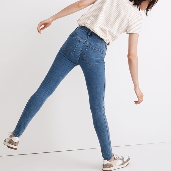 Madewell 10" High-Rise Roadtripper Supersoft Jeans in Motte Wash size 26 - Picture 1 of 12